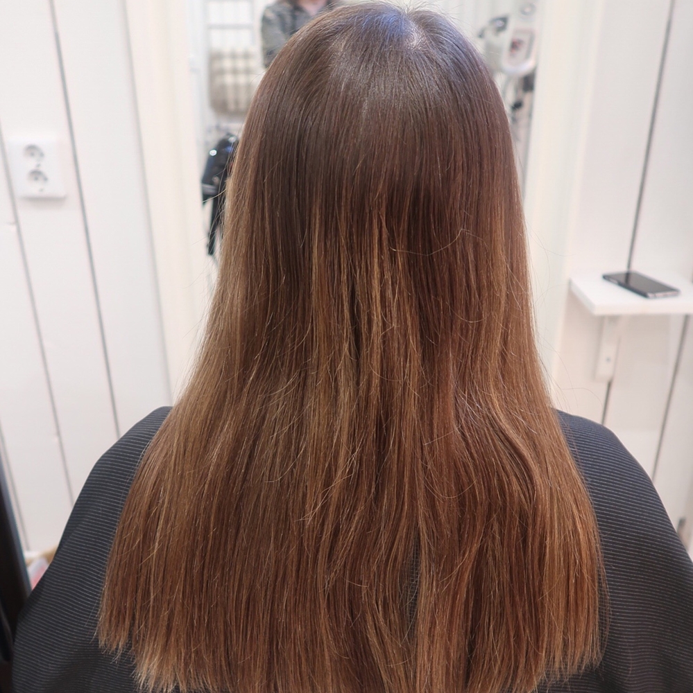Lob klippning och balayage med kall ton