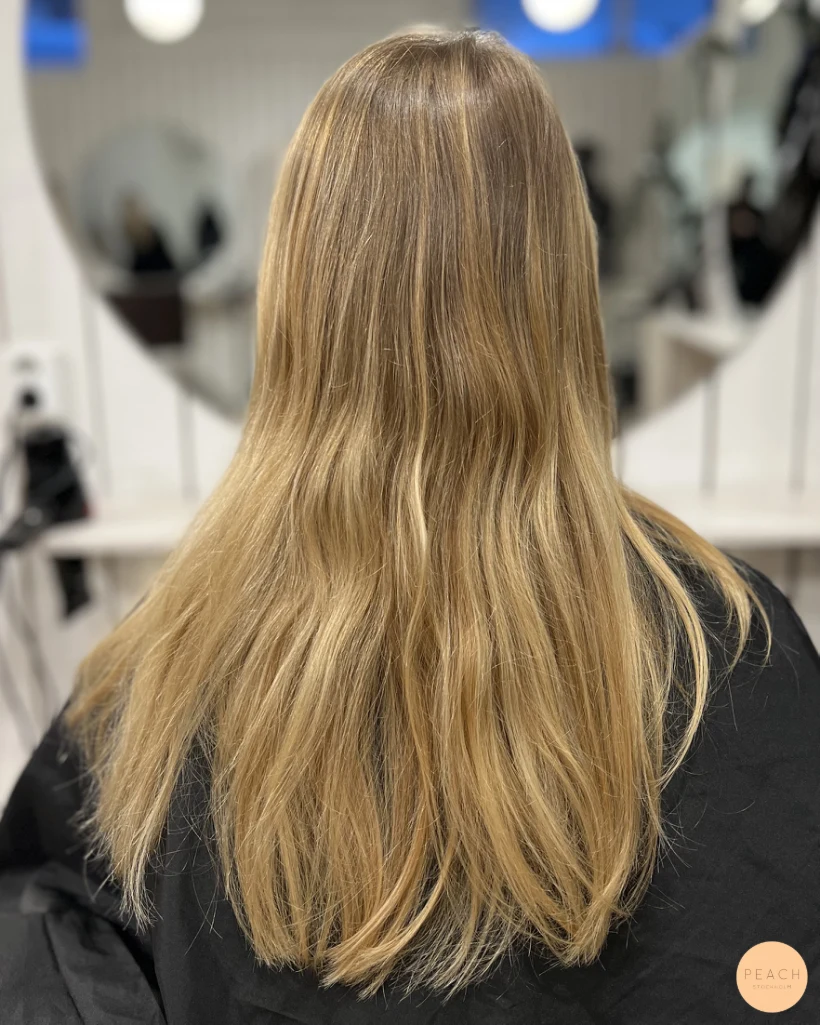 Varm blond balayage med varm nyansering