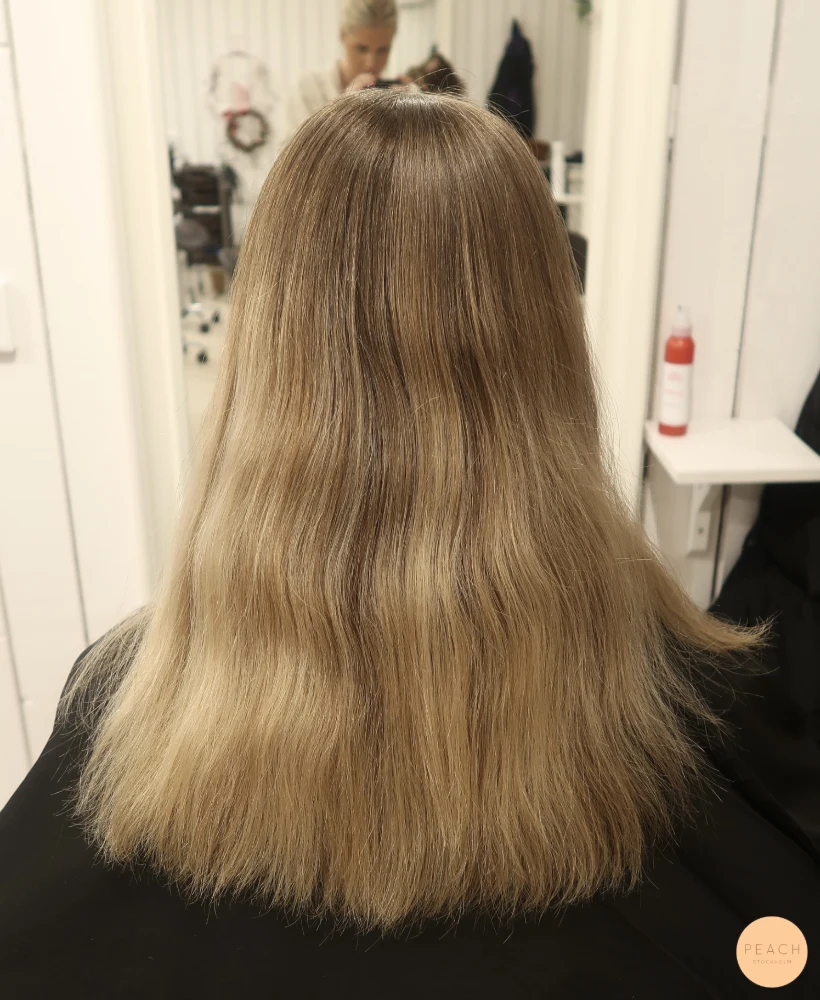 Beige blond balayage med sval nyansering