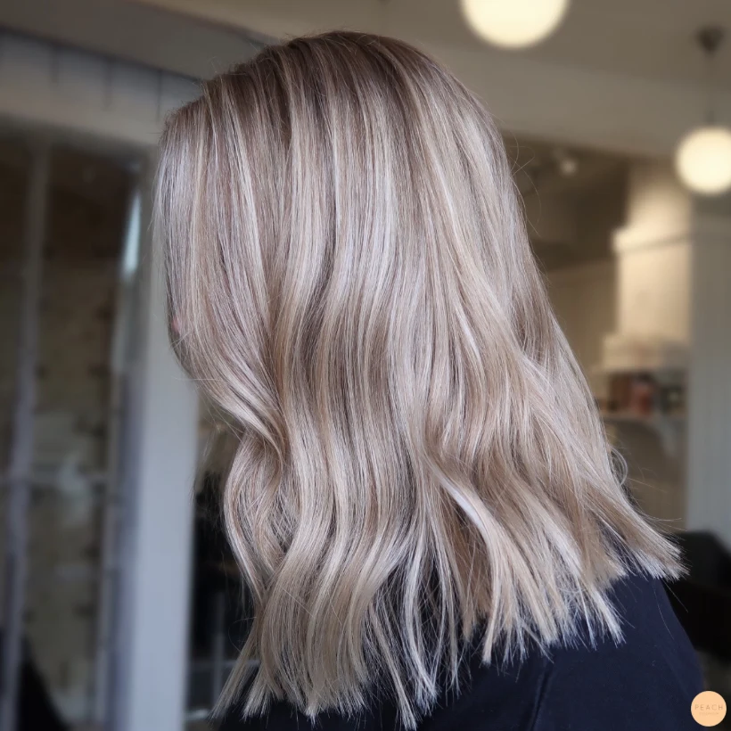 Rootshadow med blond hårfärg