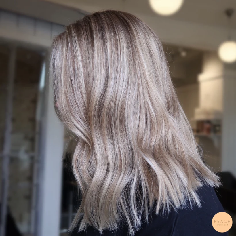 Rootshadow med blond hårfärg