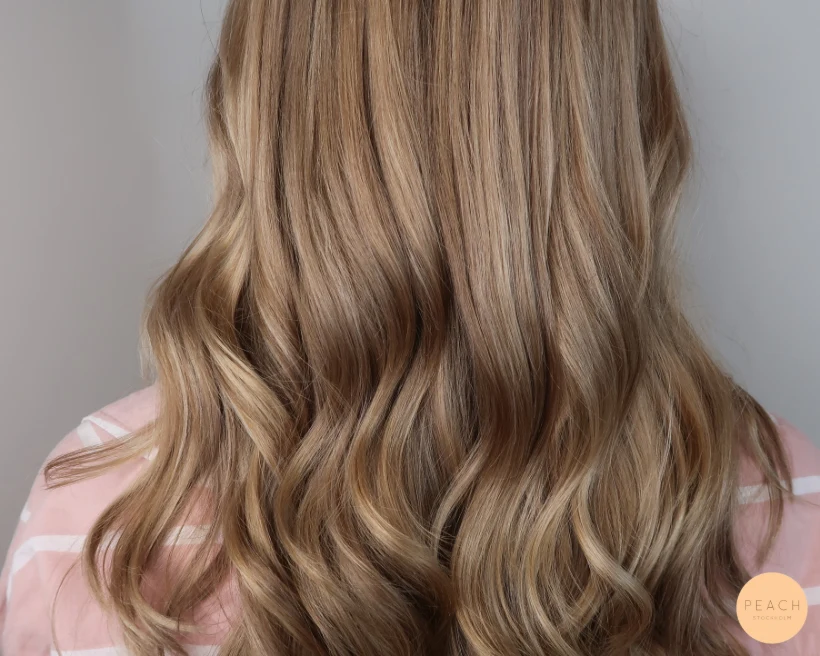 Soft blonde balayage med ljusa slingor