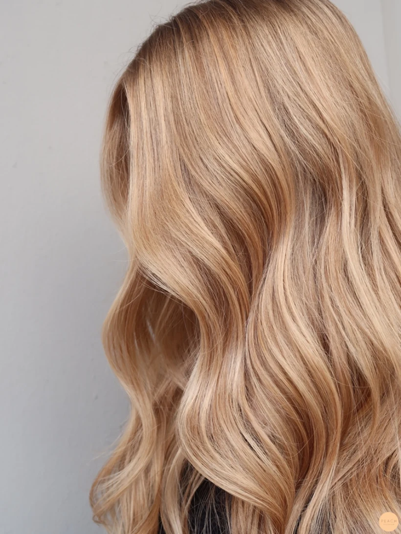 Varm blond balayage naturlig botten