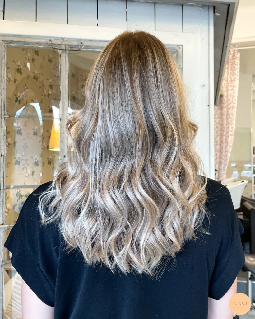 Beige blond med babylights och balayage