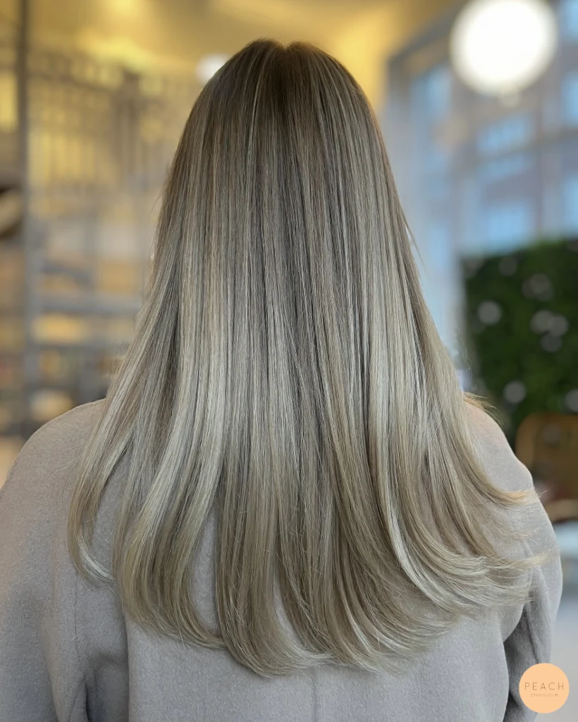 Beige blond med mjuka skiftningar