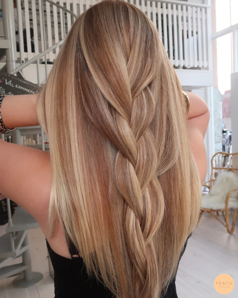 Bronde balayage med markerade 90-talsslingor