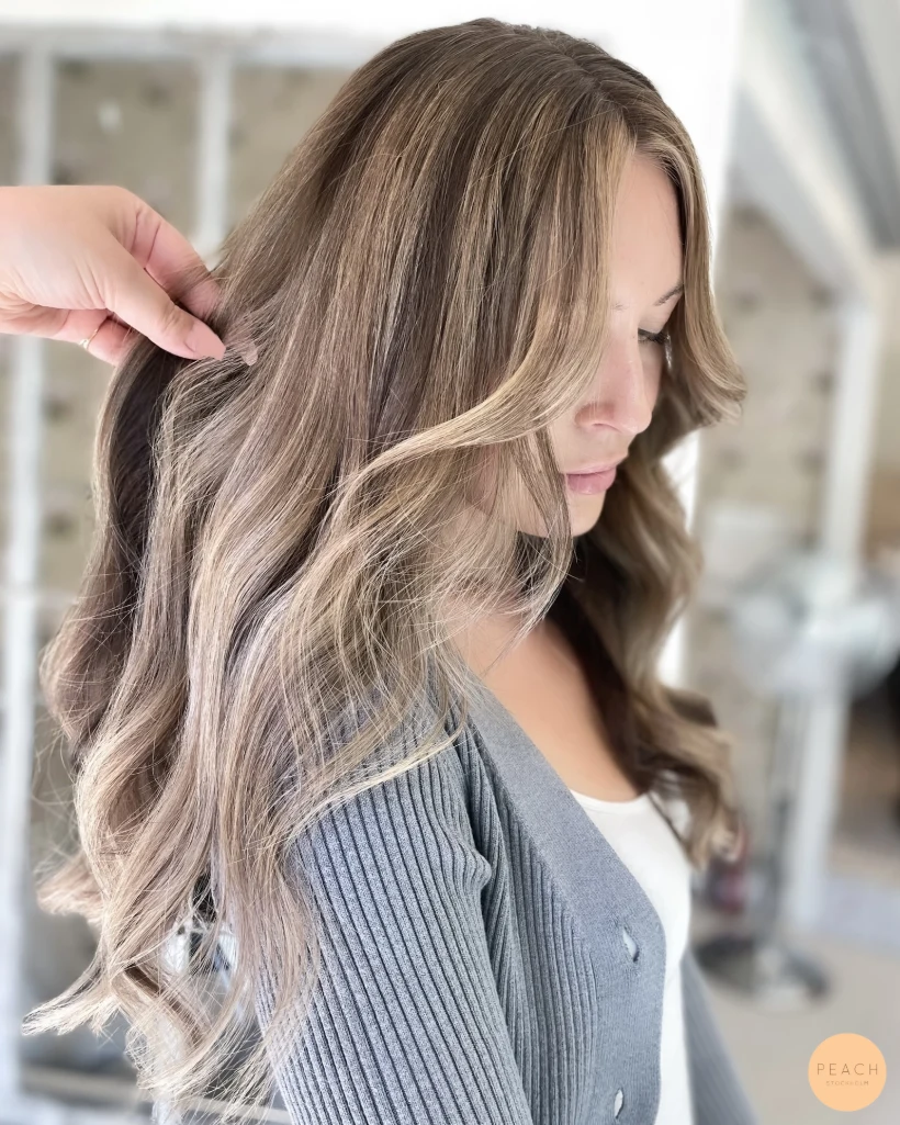 Soft bronde balayage med ljusa slingor