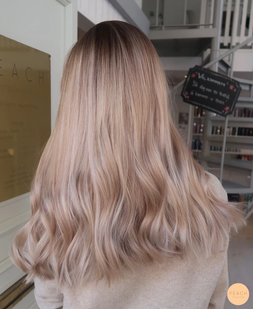 Blond hårfärg – salongsresultat av Alicia Siverman, 17 juni 2020
