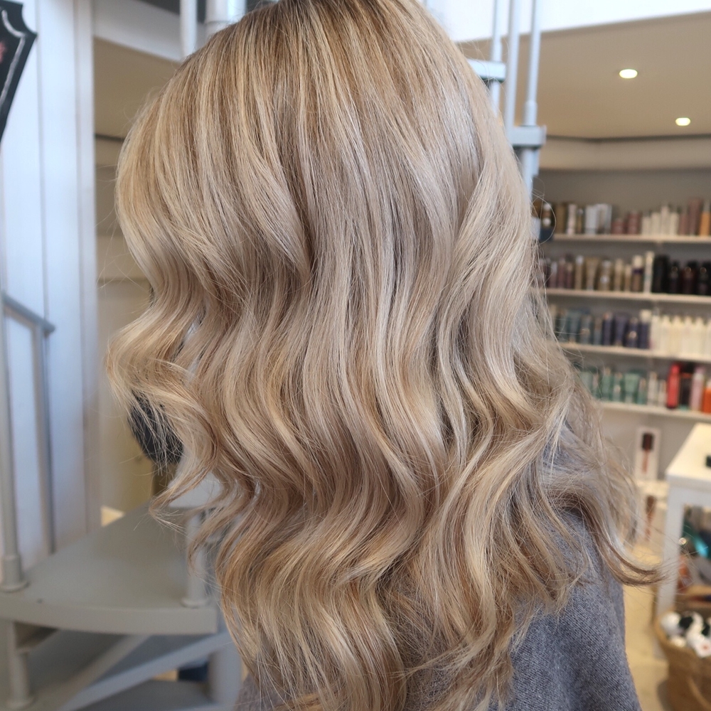 Lowlights i blont hår