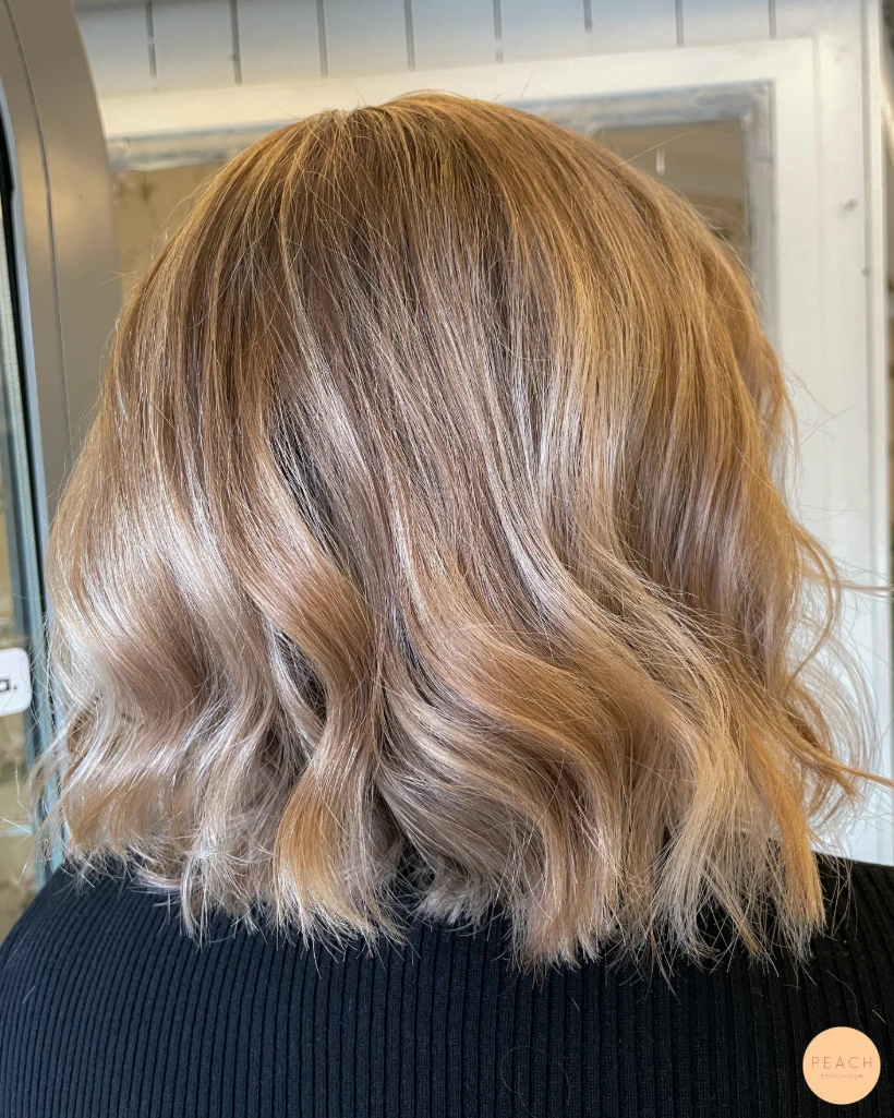Beige hårfärg med beige toner