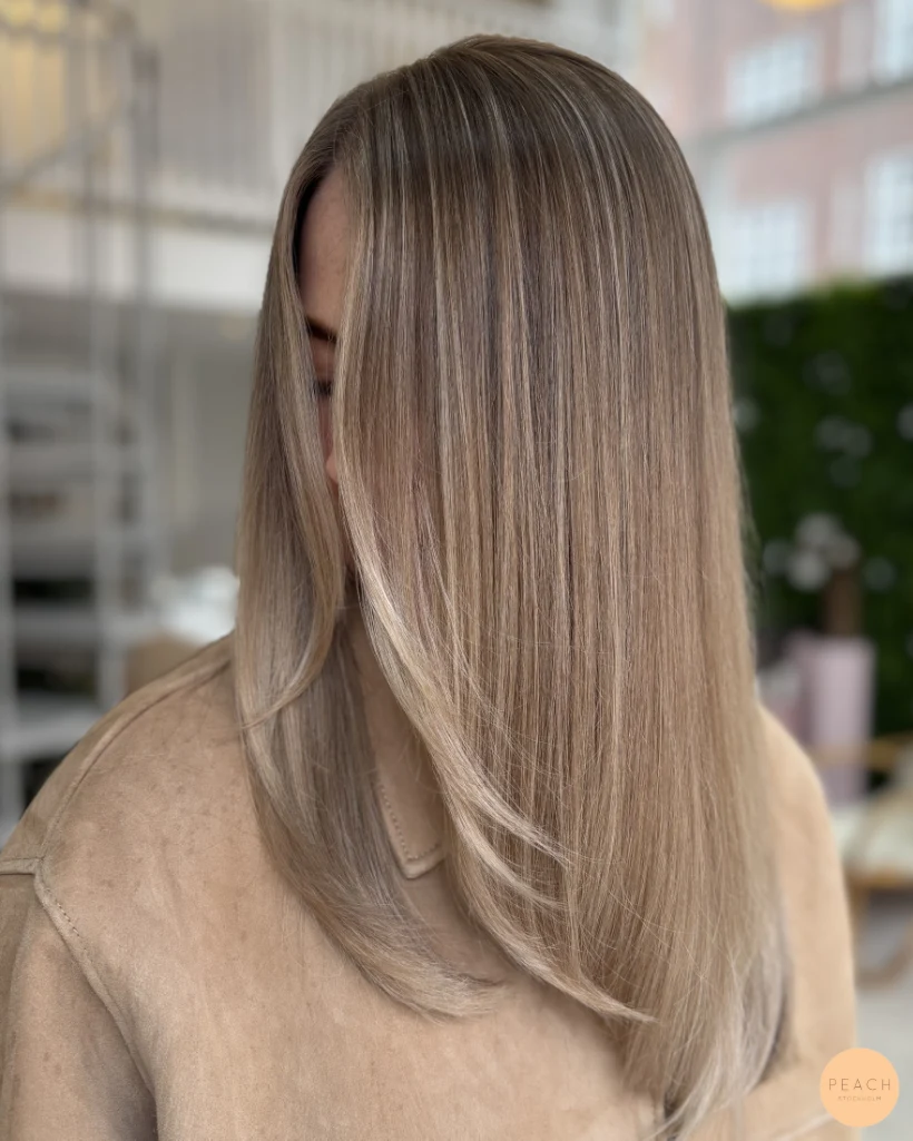 Soft beige balayage – salongsresultat av Marie Erks, 27 april 2026