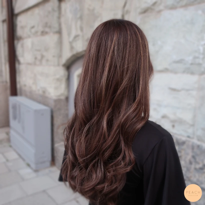 Varm brun med balayage slingor