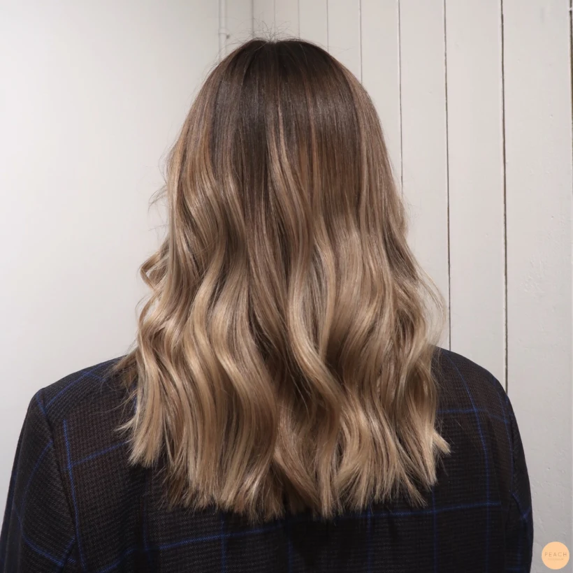 Balayage med ljusa och mörka slingor