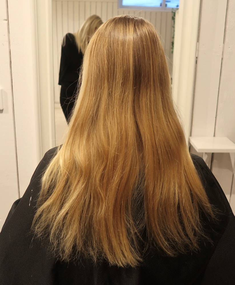 Krämig beige blond med mörkare botten