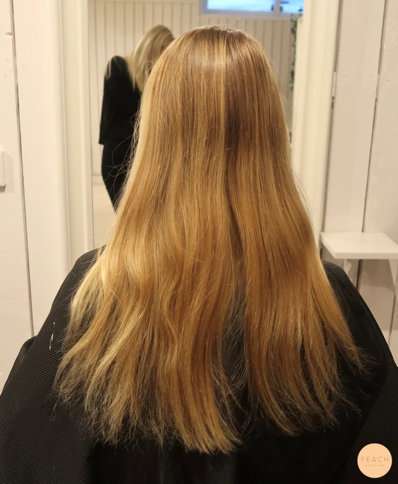 Krämig beige blond med mörkare botten