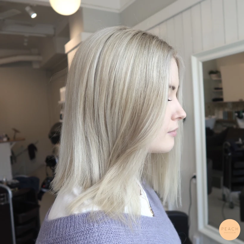 Från en varm hemmafärgning till en sval blond ton