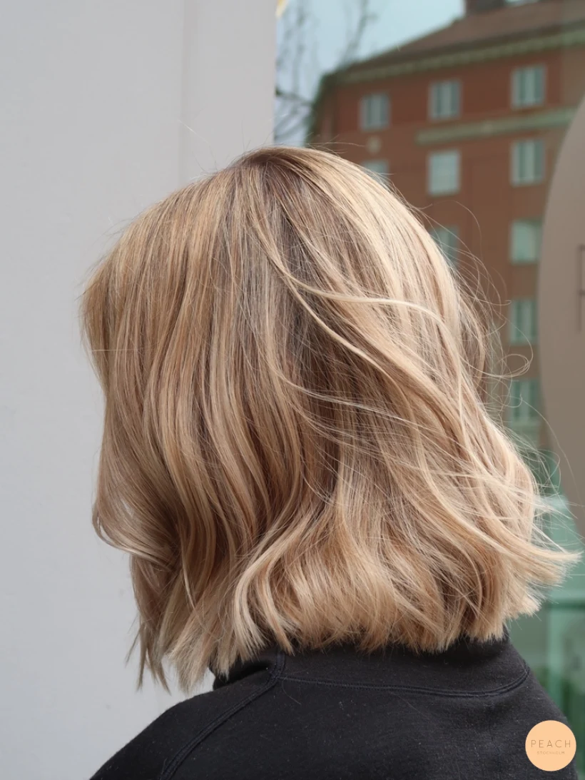 Blond lob och hur man får lockar att hålla
