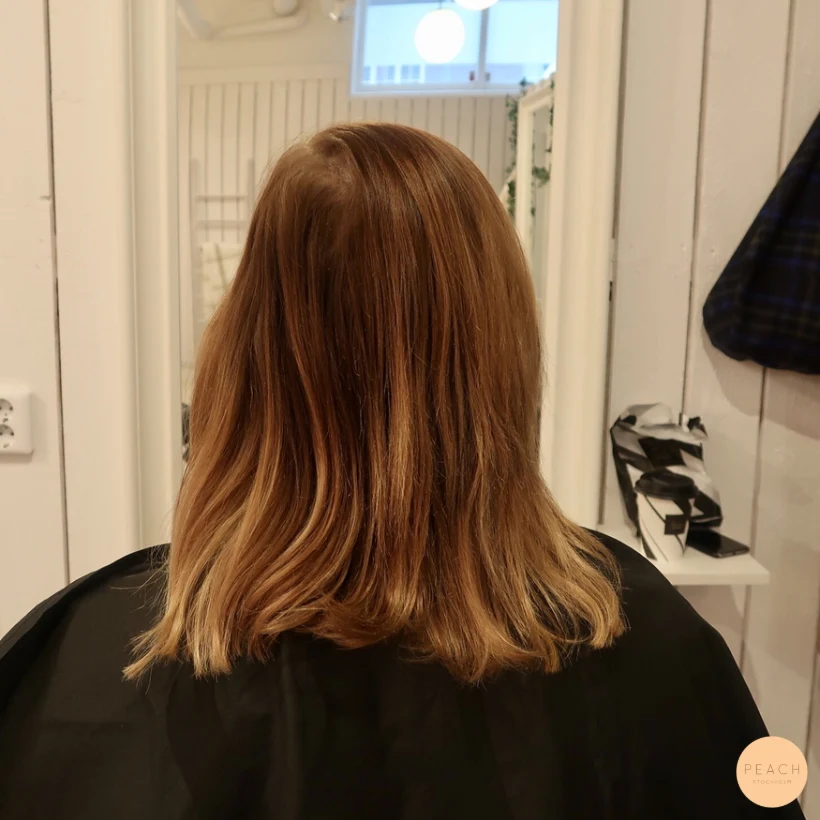 Naturliga extensions i en varm och kall hårfärg