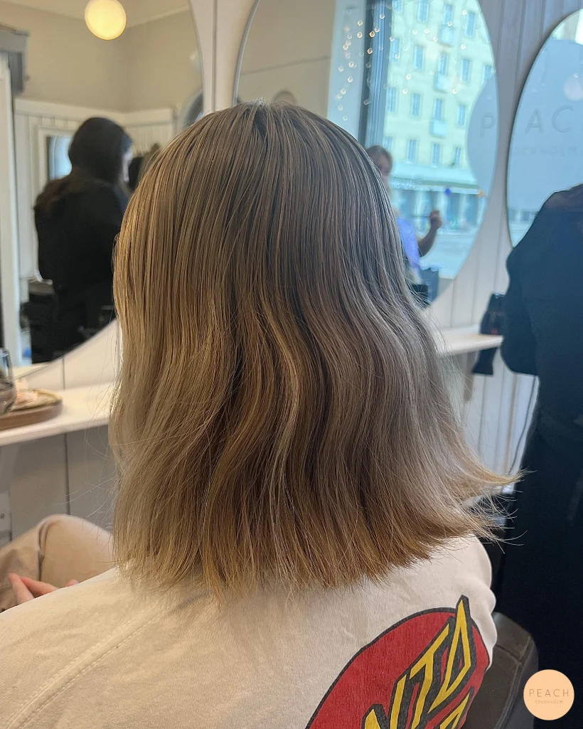 Light blonde hair med fina babylights