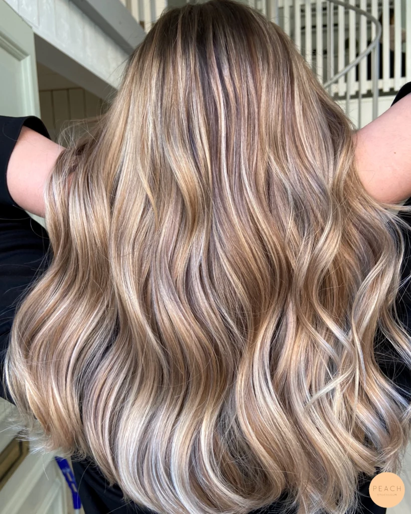 Mörkblond balayage hårfärg
