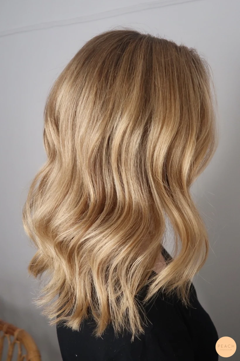 Guldblond hårfärg med gyllene toner