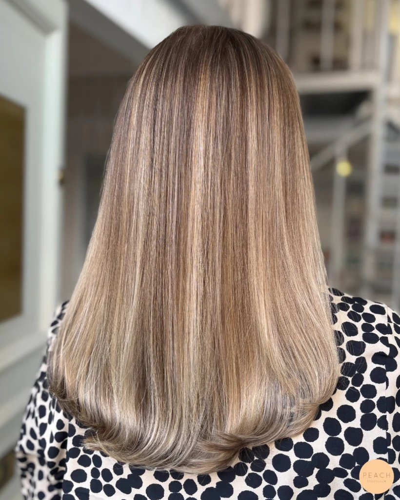 Varm beige hårfärg med Olaplex