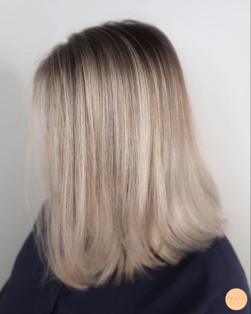 Beige blond balayage med sval nyansering