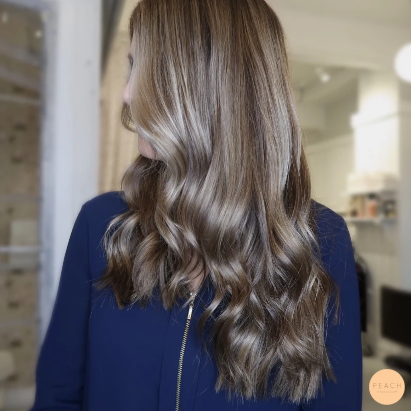 Bronde hårfärg med highlights och lowlights