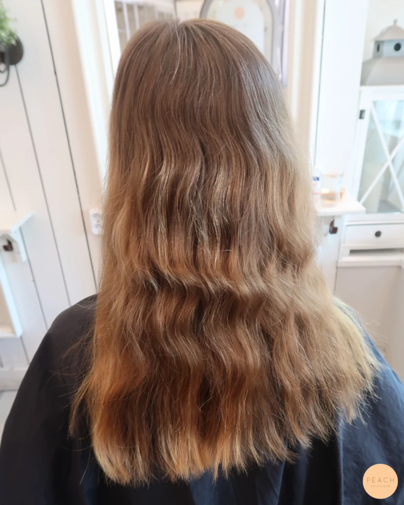 Balayage i svala toner med mjuk utväxt