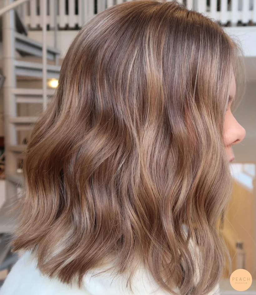 Naturlig balayage med krämig ton
