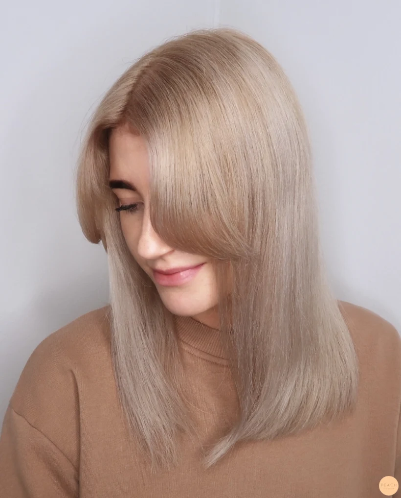 Curtain bangs beige blonde