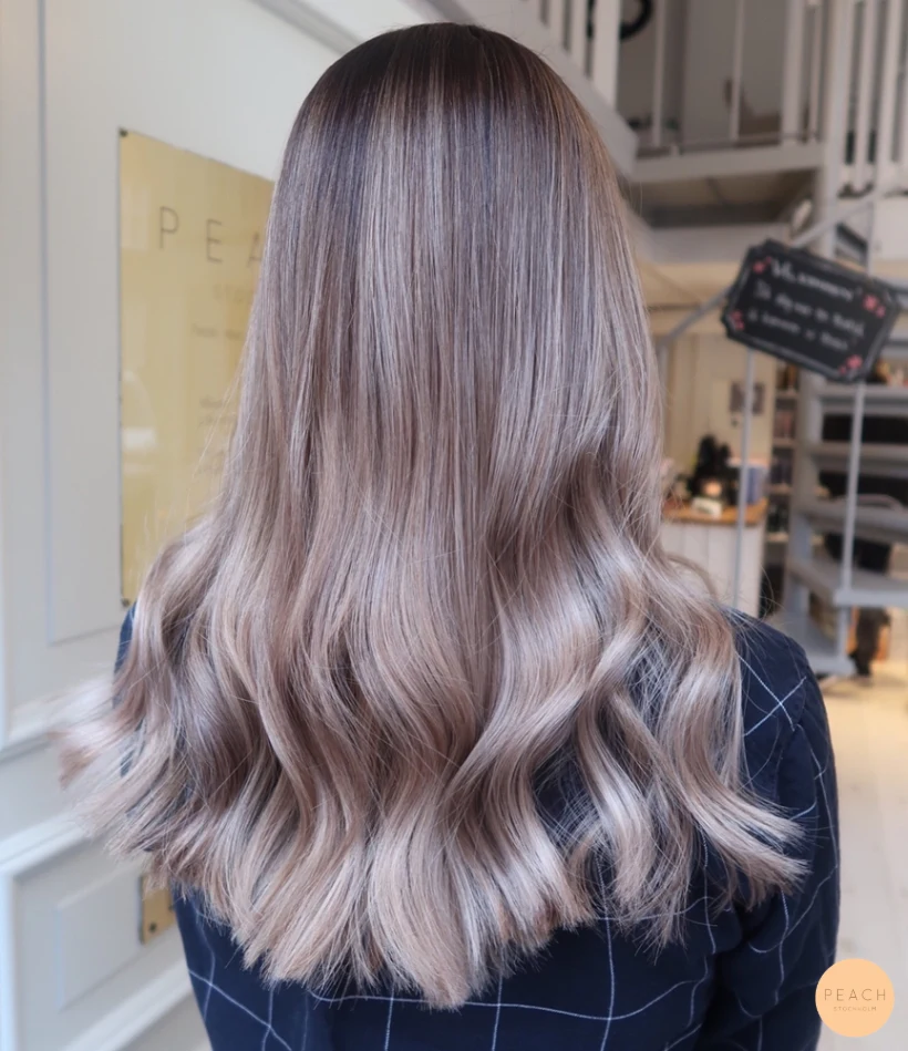 Balayage på mörkt hår – salongsresultat av Alicia Siverman, 13 november 2019