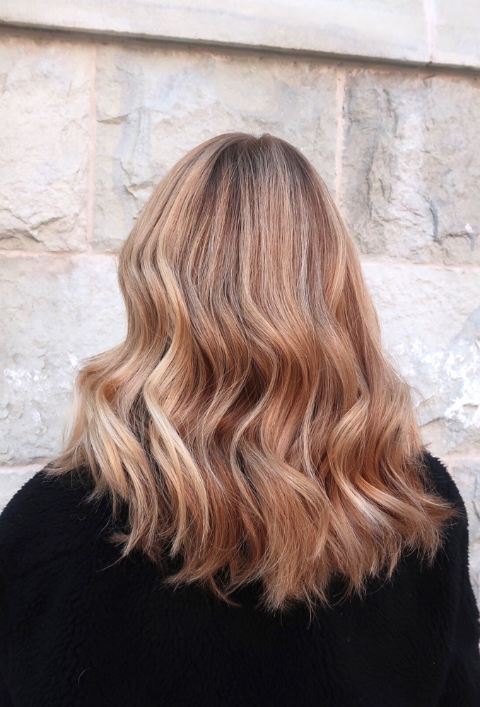 Blond hårfärg med skiftningar
