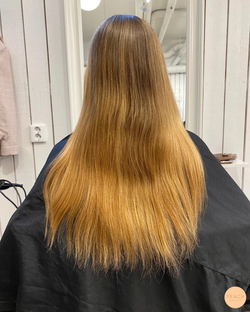 Krämig bronde med ljusa och mörka slingor