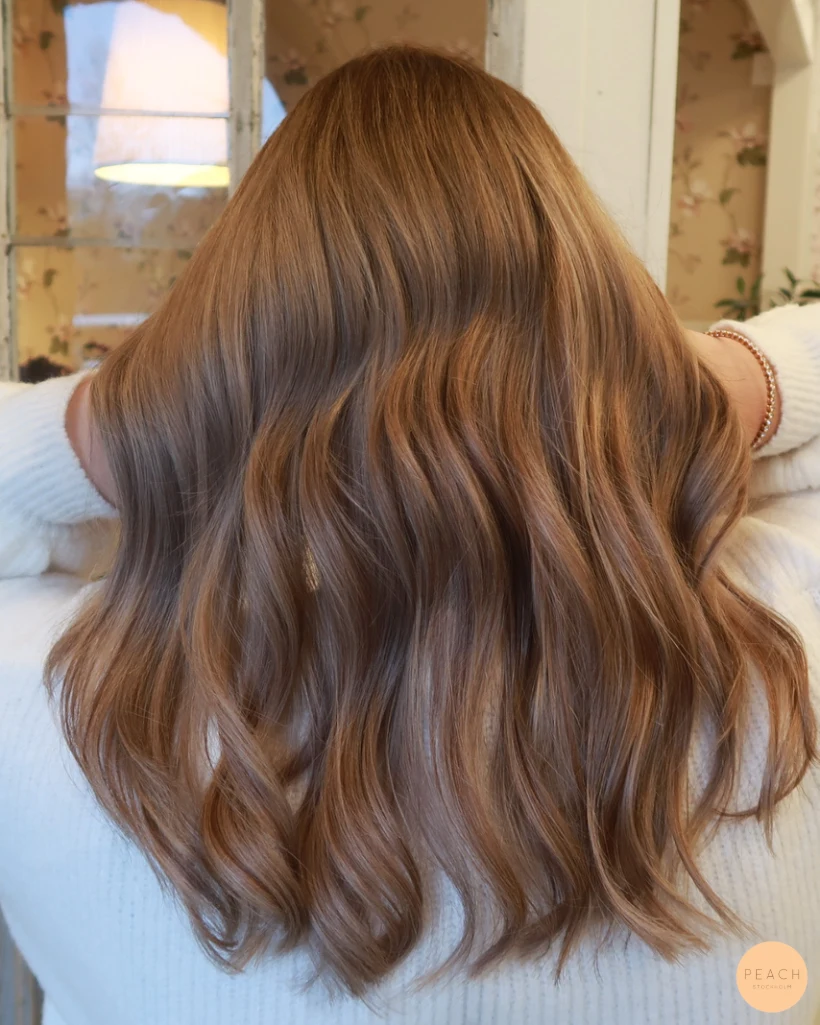 Makeover från blond till mellanbrun hårfärg