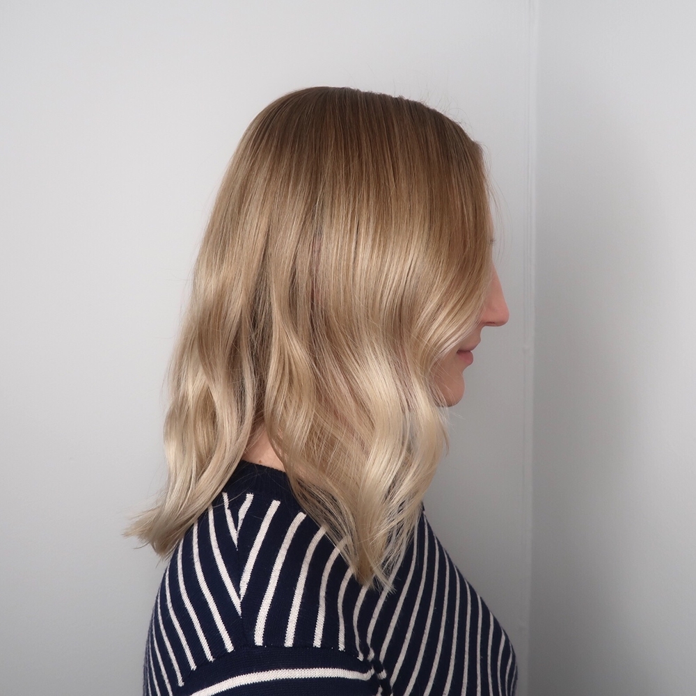 Blond hårfärg med balayageteknik