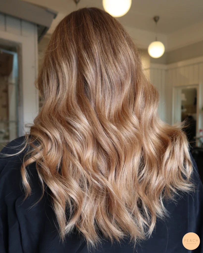 Krämig varmt hår i balayage teknik
