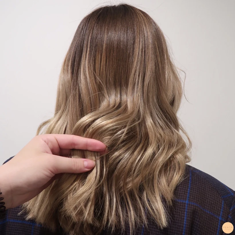 Balayage med ljusa och mörka slingor