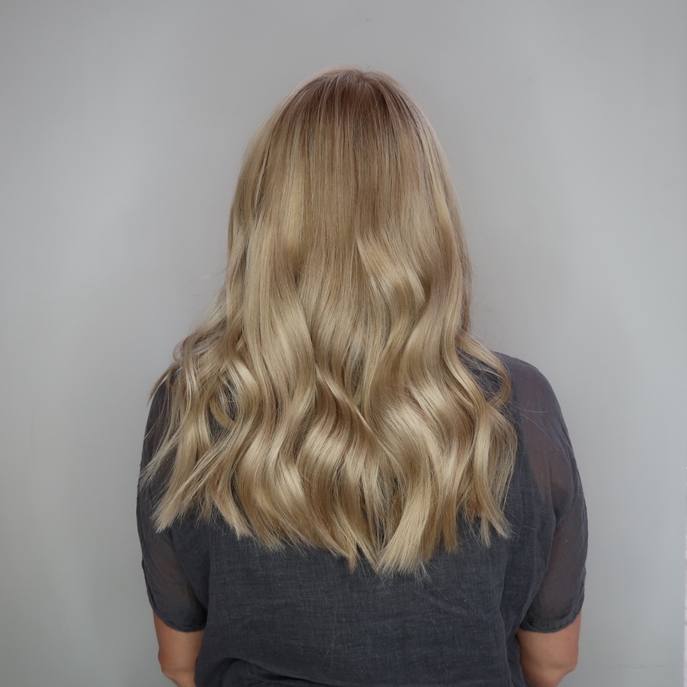 Blond med mörka slingor