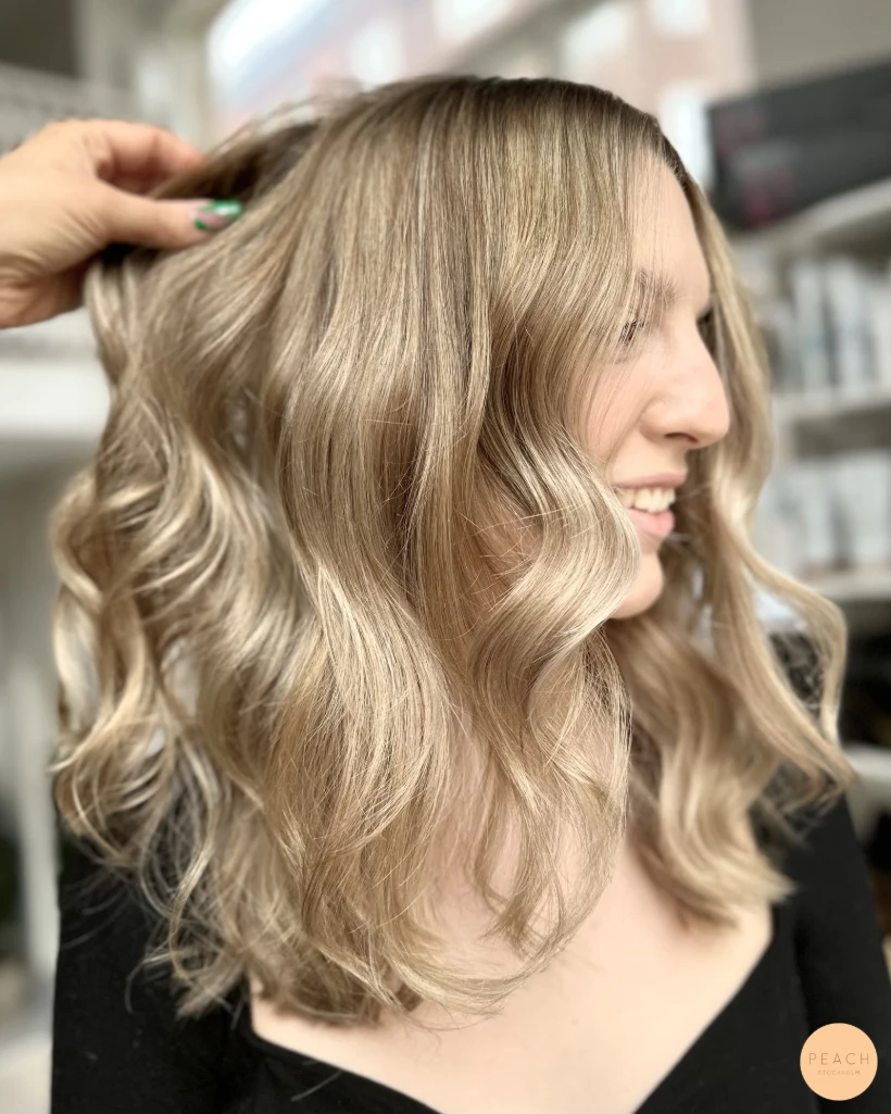 Ljus blond balayage hårfärg