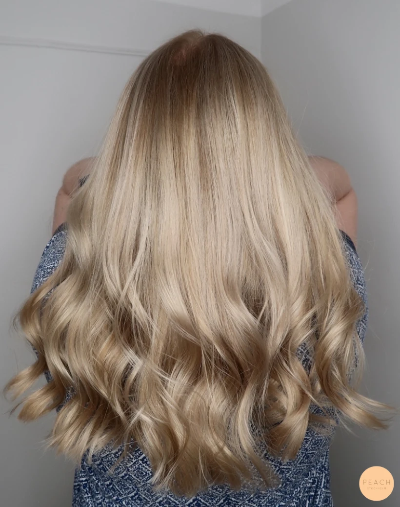 Kall blond med bevarad naturlig botten