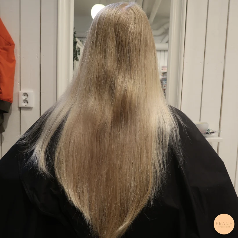 Ljusblond med rosa nyans
