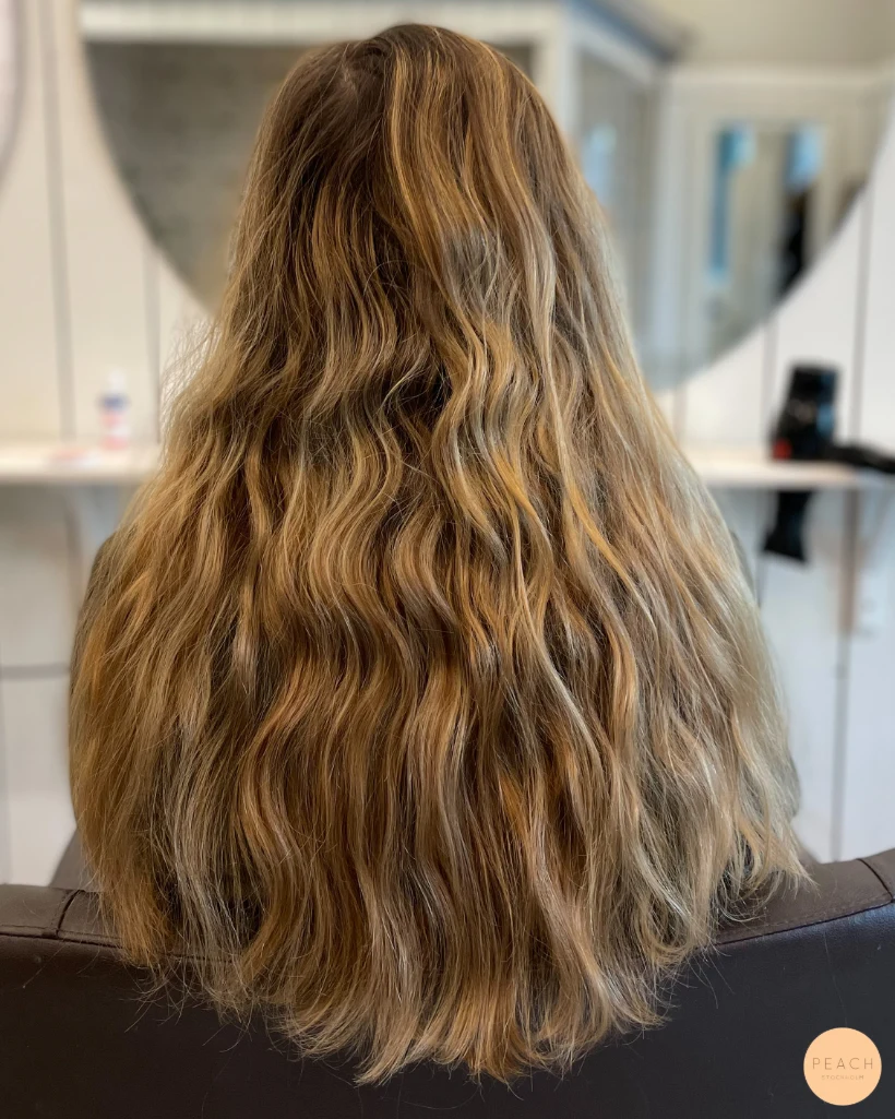 Varm beigeblond hårfärg