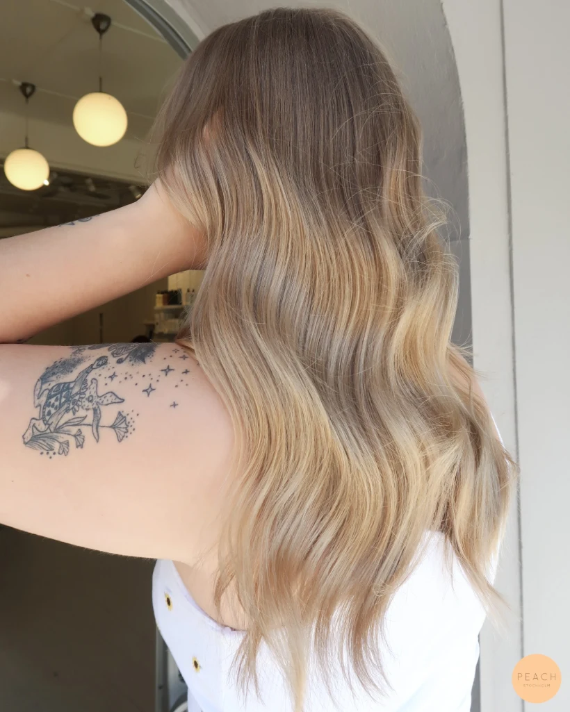 Balayage i beige blond ton