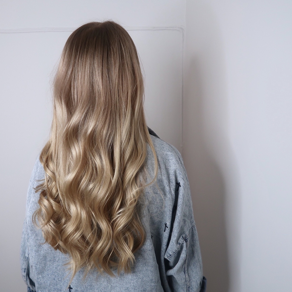 Balayage blond med gardinlugg