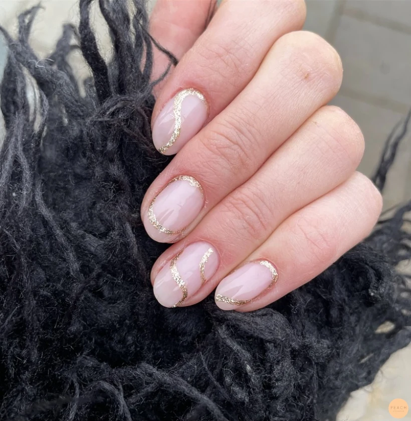 Naturella naglar med glitter swirls