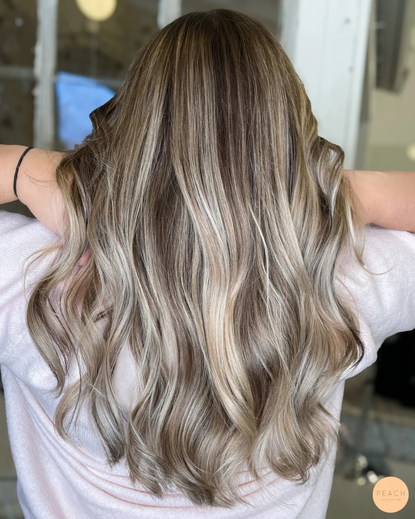 ✨🫶🏼 Crisp blonde hair with lowlights