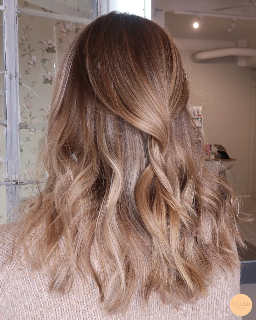 Blond hårfärg med balayage