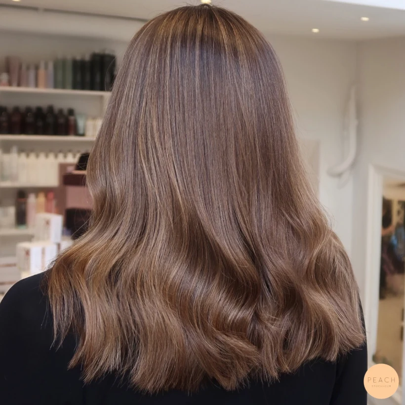 Soft balayage brown hair – salongsresultat av Alicia Siverman, 4 februari 2020