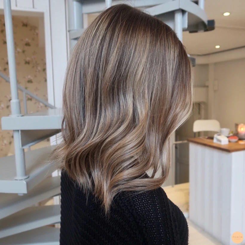 Lob klippning och balayage med kall ton